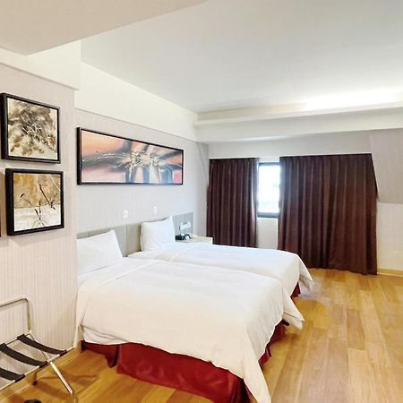Delton Hotel Kaohsiung Buitenkant foto