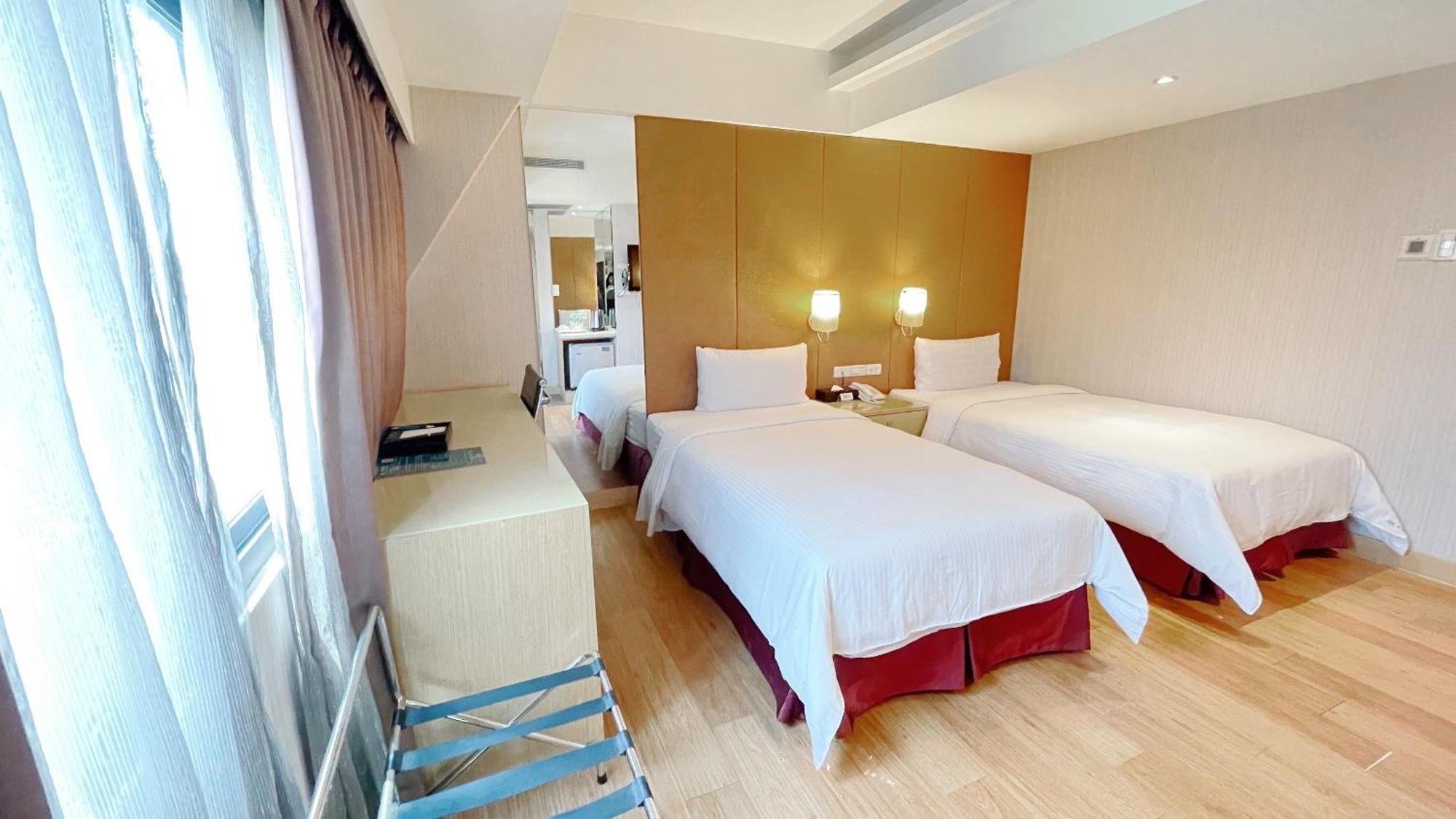 Delton Hotel Kaohsiung Buitenkant foto